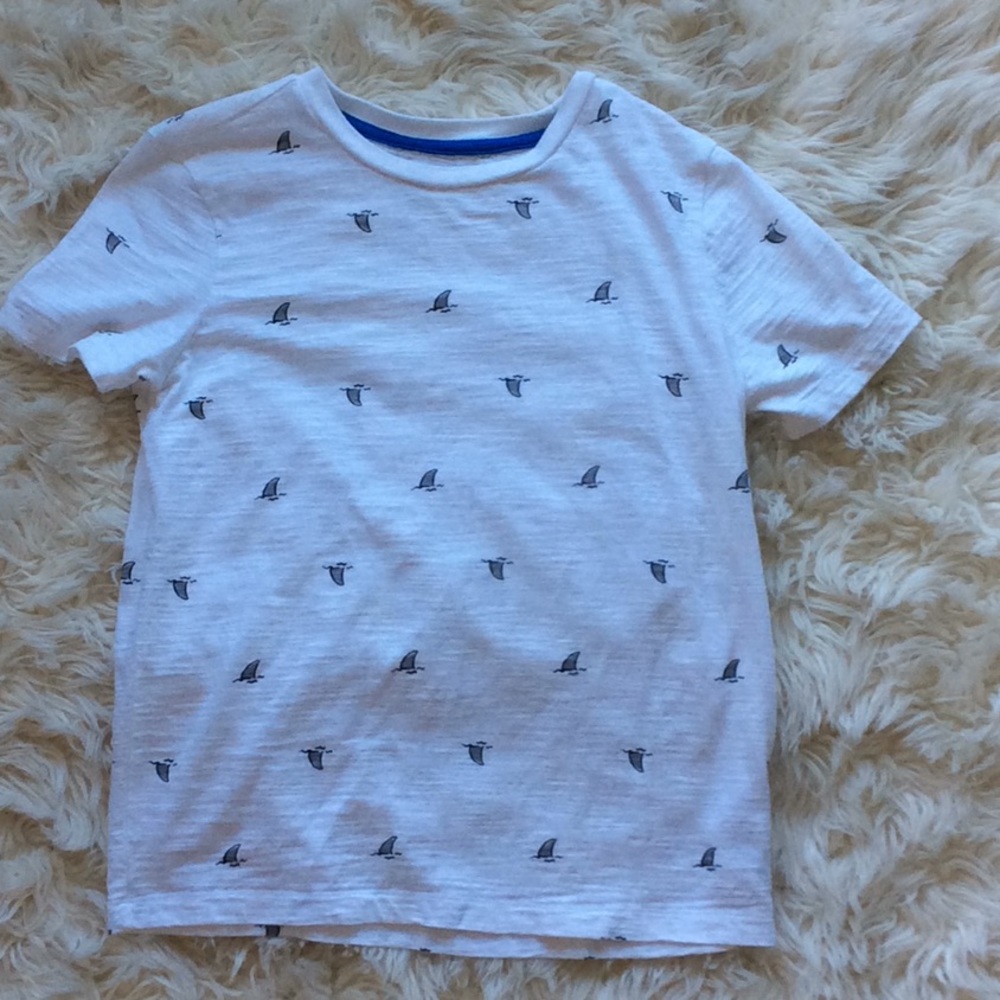 5/$25 shark fin t shirt boys M (8)